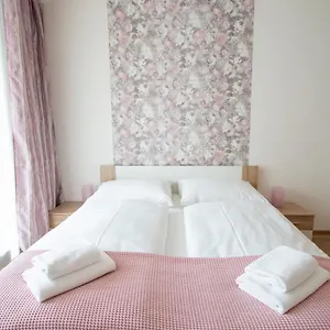 kora-apartments.praguehotelsweb.com/